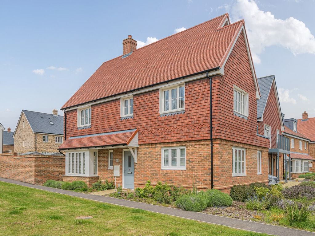 3 bed detached house for sale in Skylark Drive, Hailsham BN27, £102,500