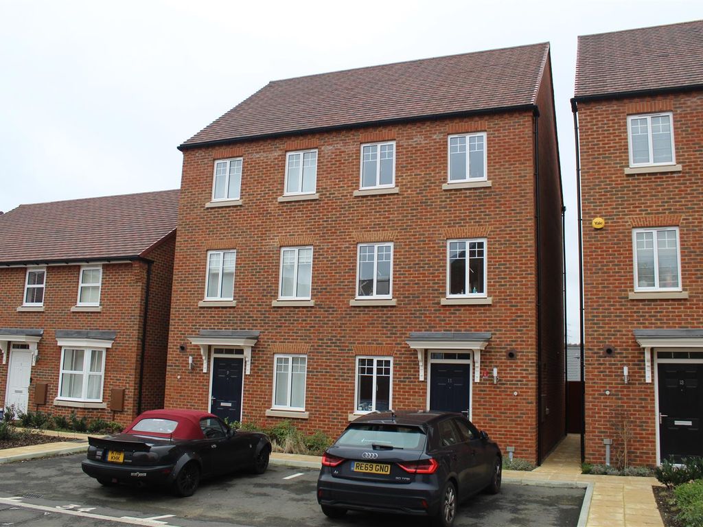4 bed semidetached house for sale in Hoadley End, Ebbsfleet Valley