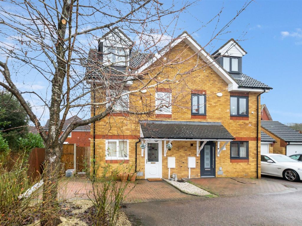 3 bed semidetached house for sale in Hilbre Court, Tattenhoe, Milton