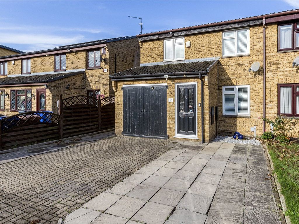 3 bed semidetached house for sale in St. Pauls Place, Aveley, South