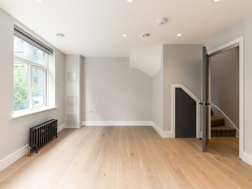 2 bed flat to rent in Berwick Street, Soho W1F, £3,445 pcm Zoopla