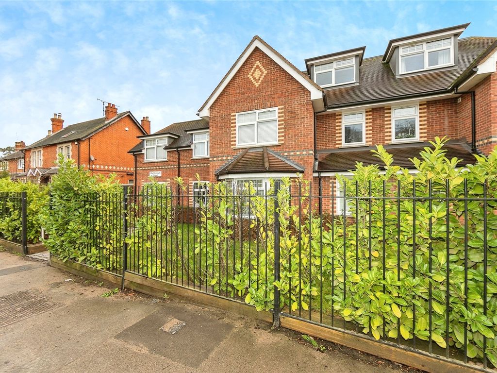 2 bed flat for sale in Marlborough House, Basingstoke Road, Spencers