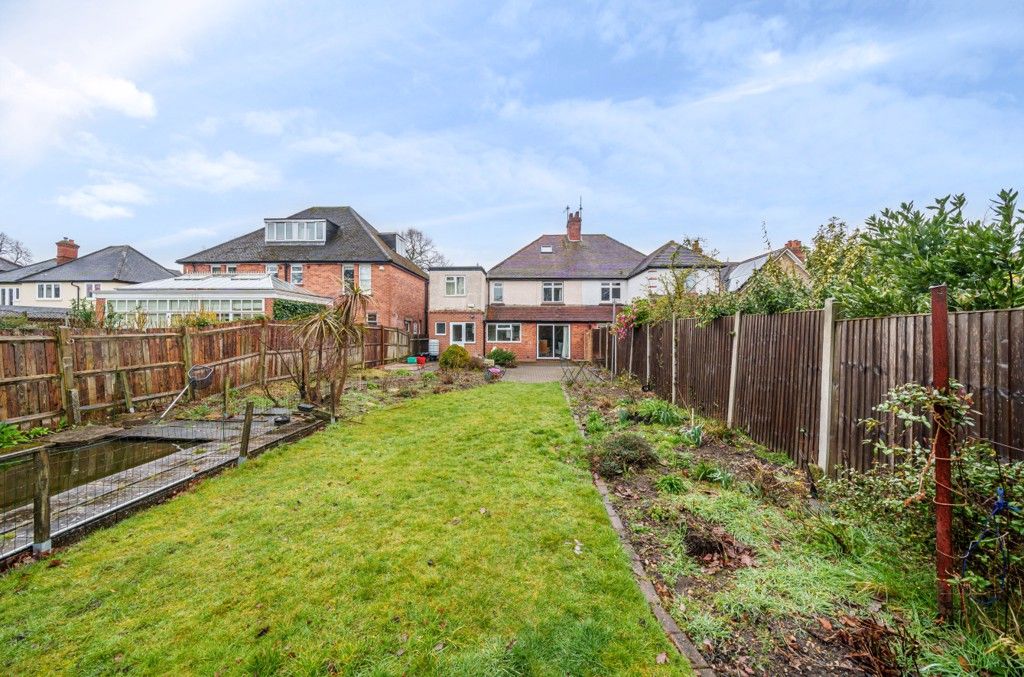 5 bed semidetached house for sale in Northcourt Avenue, Reading