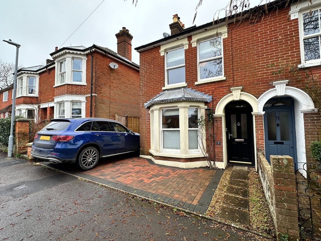3 bed semidetached house to rent in St Andrews Road, Salisbury SP2, £