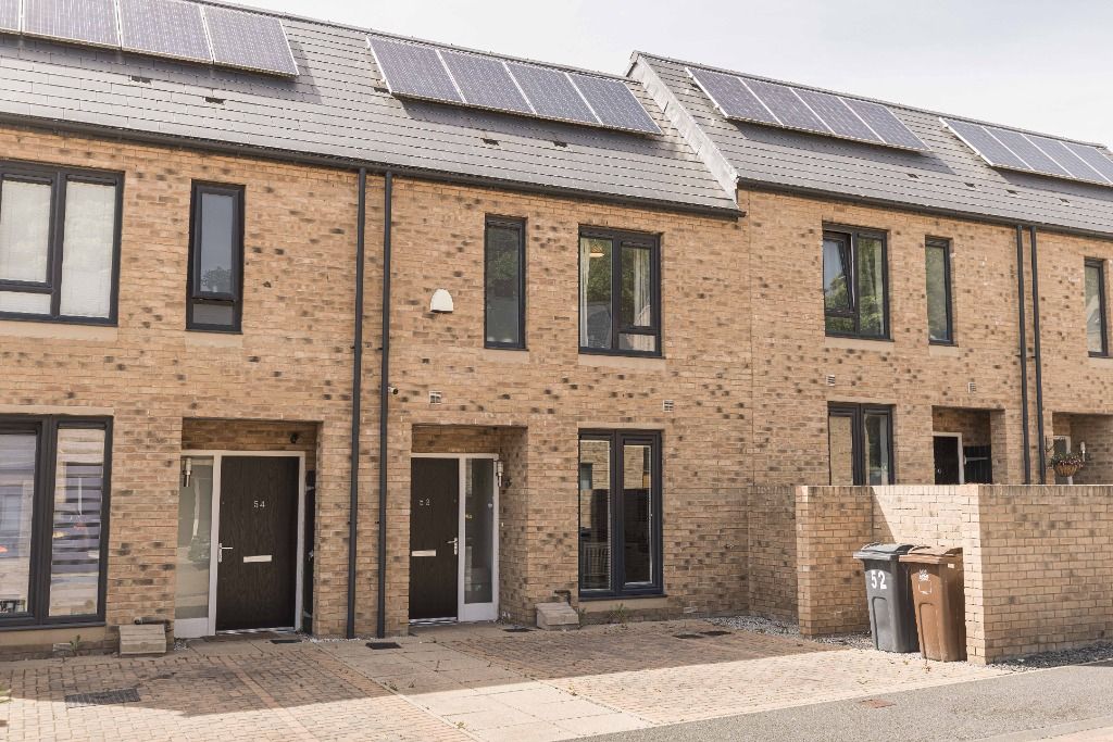 2 bed town house to rent in Castle Croft Drive, Norfolk Park, Sheffield S2, £1,250 pcm Zoopla