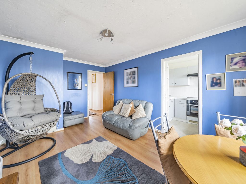 2 bed flat for sale in Chartwell Gardens, Cheam, Sutton SM3, £290,000