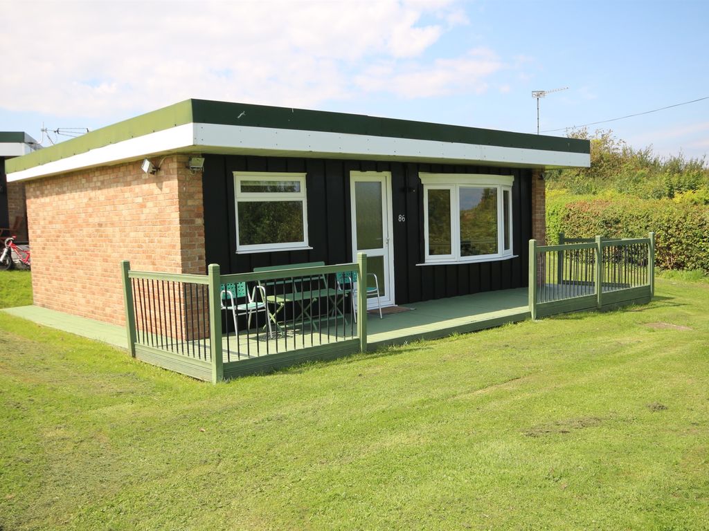 2 bed mobile/park home for sale in Fort Road, Lavernock, Penarth CF64, £70,000 Zoopla