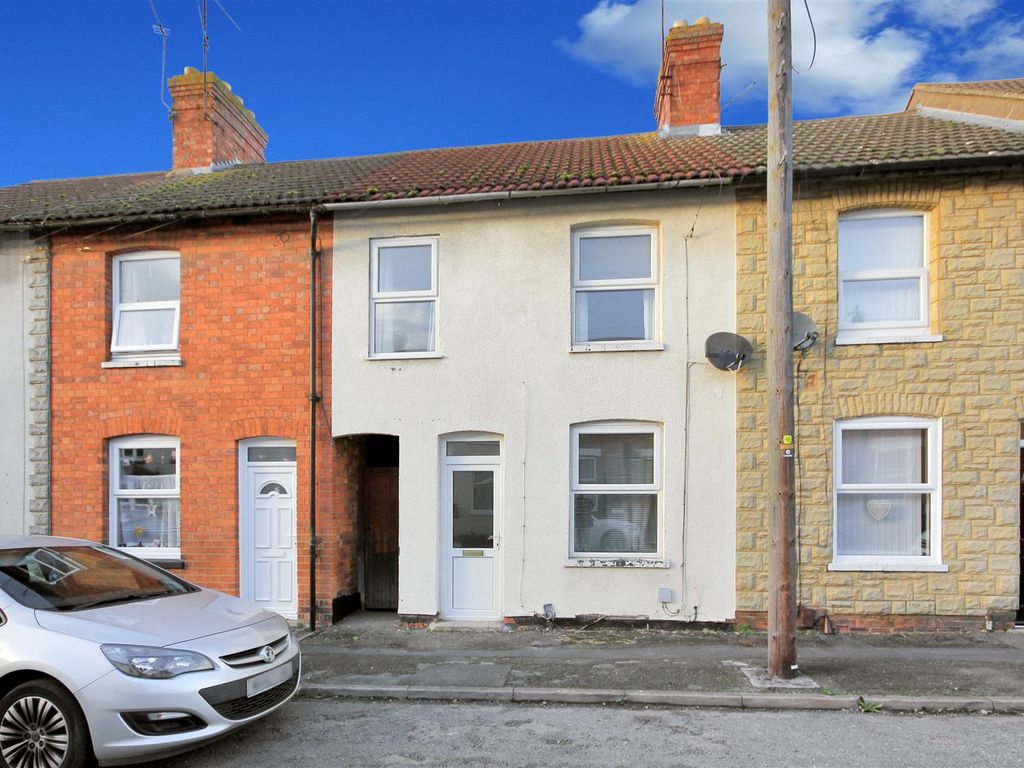 3 bed terraced house for sale in Roberts Street, Rushden NN10, £189,995