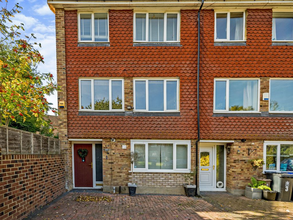 4 bed town house for sale in Copse Wood, Iver SL0, £450,000 Zoopla