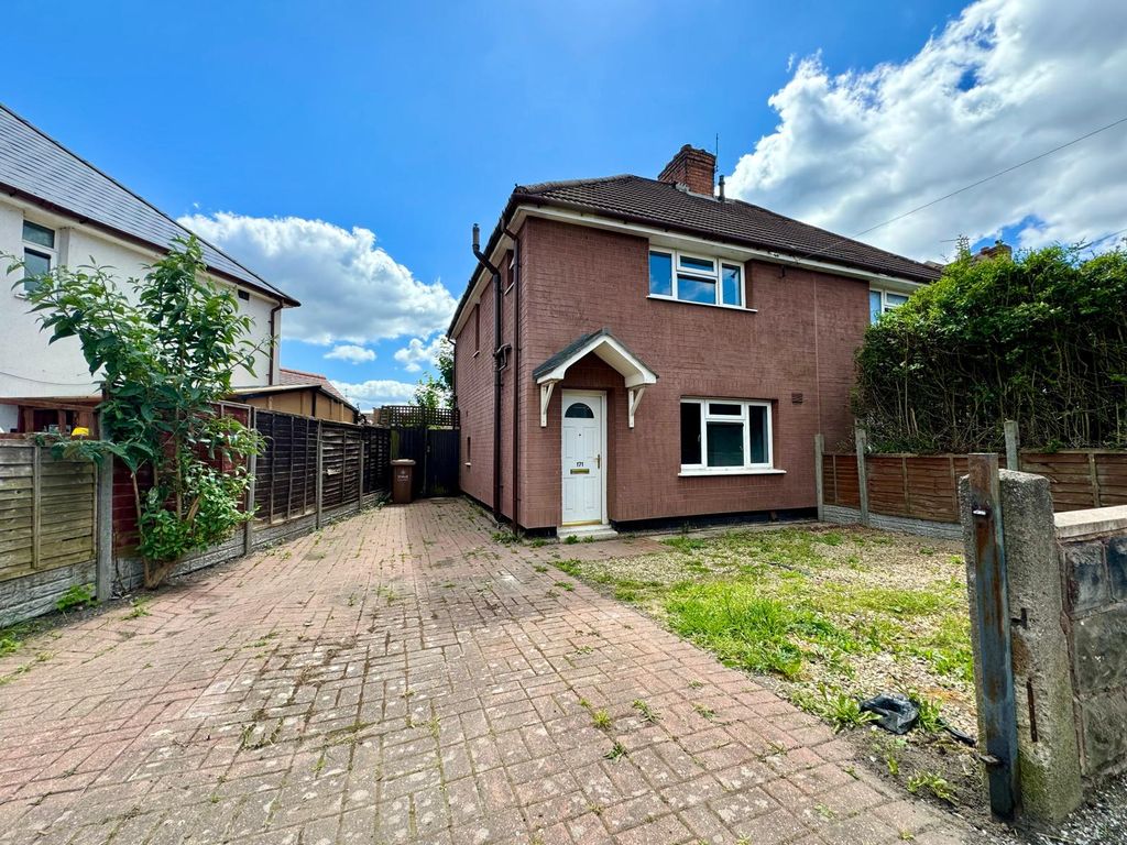 3 bed semidetached house to rent in Lowe Avenue, Darlaston WS10, £995