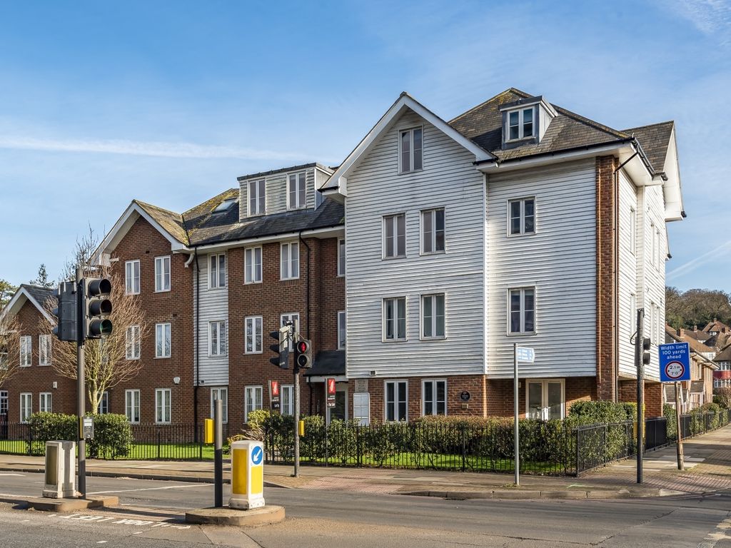 2 bed flat to rent in Well Hall Road, London SE9 Zoopla