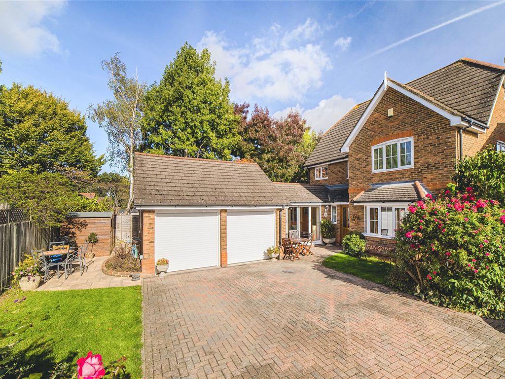 Gloucestershire Lea, Warfield, Berkshire RG42  