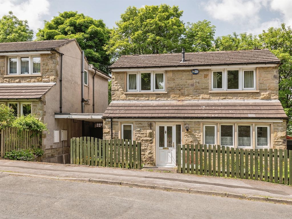 3 bed detached house for sale in Hillside View, Linthwaite