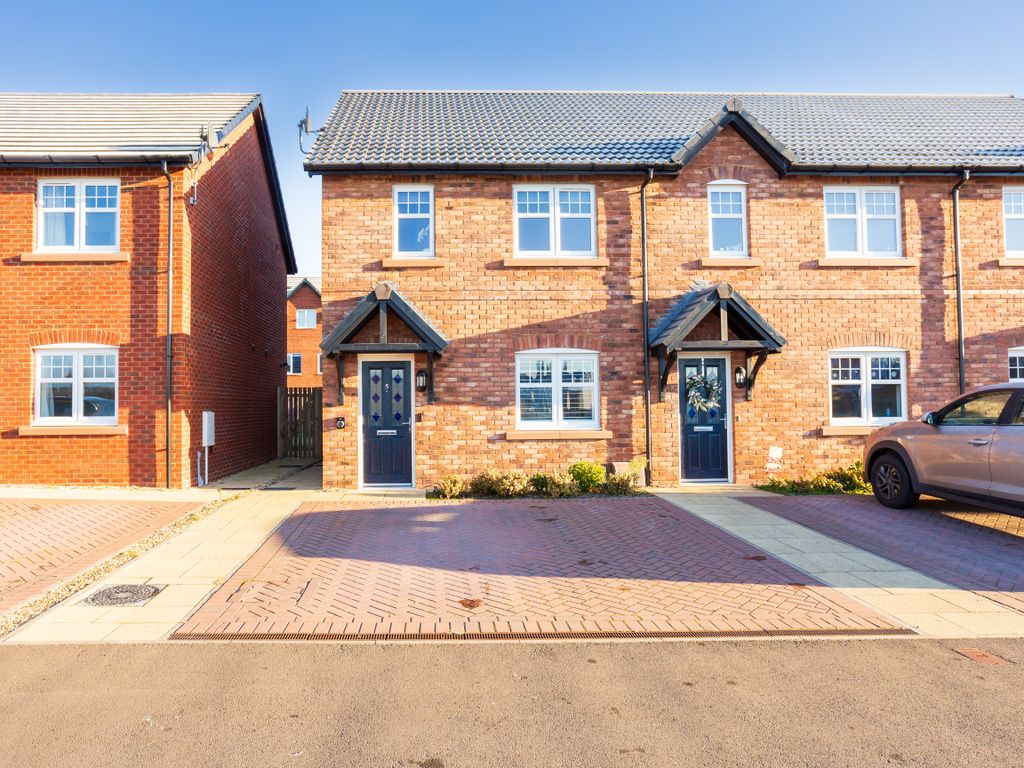 3 bed end terrace house for sale in Osprey Lane, Dumfries DG1, £190,000