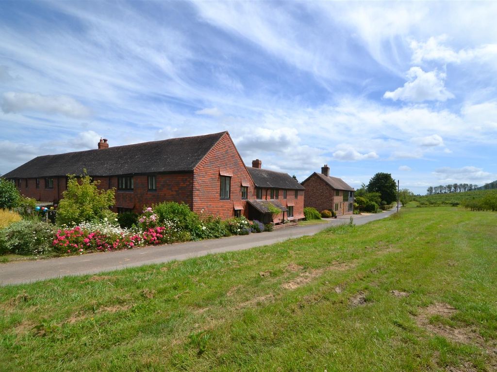 3 bed barn conversion for sale in The Norrest, Leigh Sinton, Malvern WR13, £375,000 Zoopla