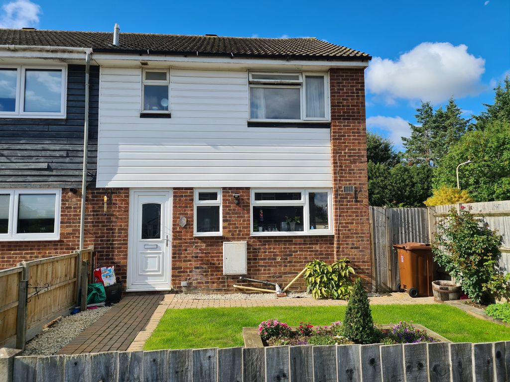 3 bed end terrace house for sale in Clements Close, Spencers Wood RG7