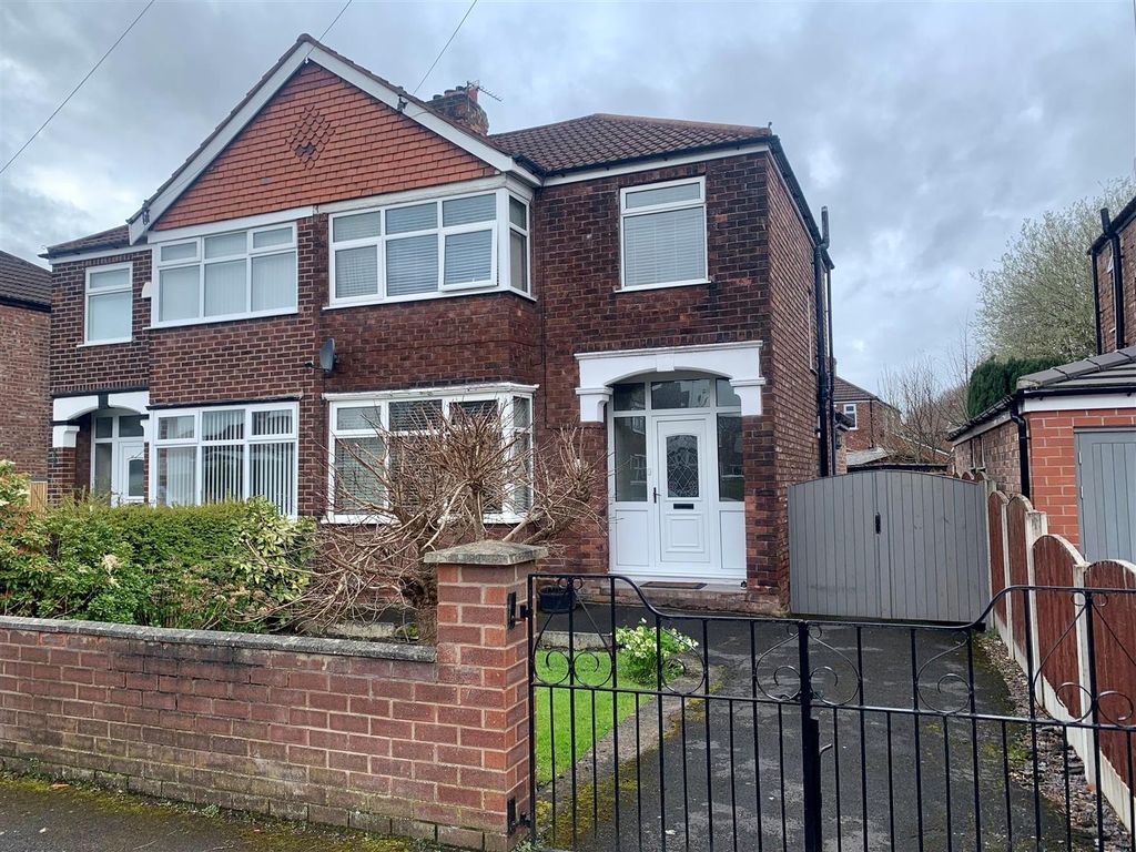 3 bed semidetached house for sale in Bradwell Avenue, Stretford