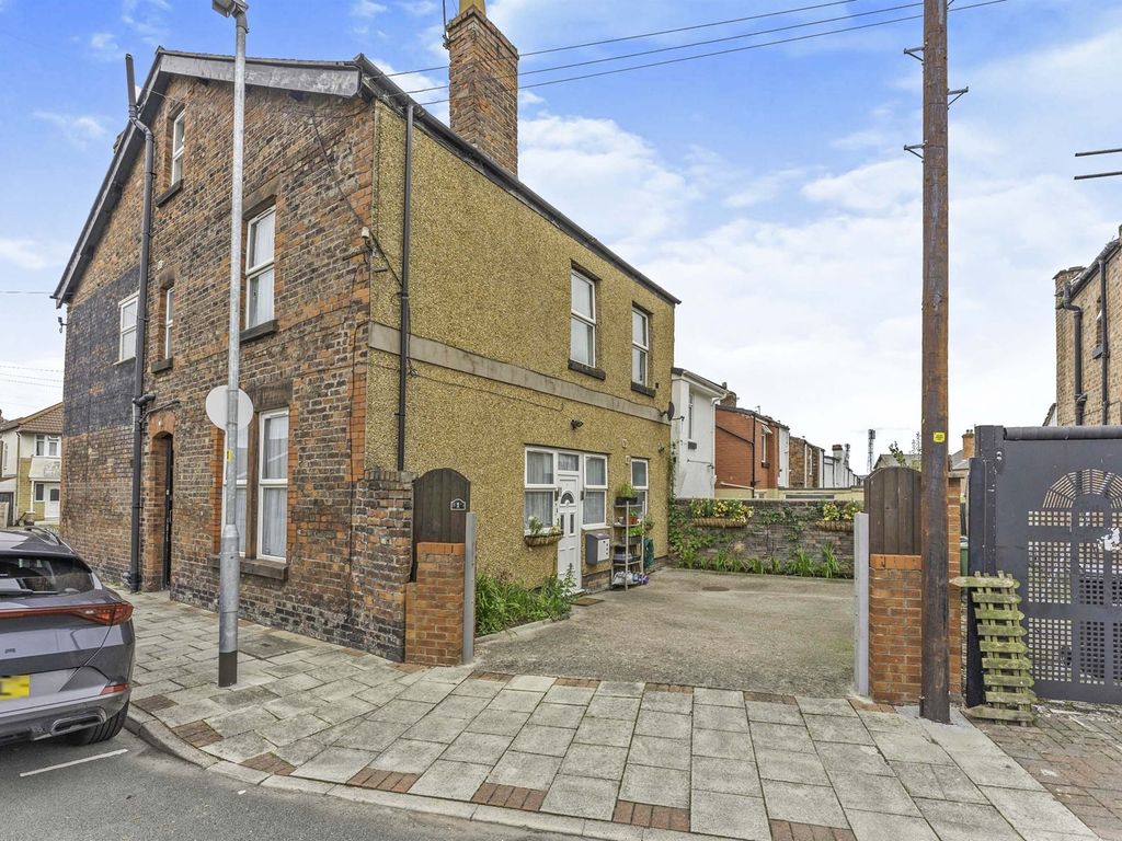 2 bed end terrace house for sale in Waverley Grove, Birkenhead CH42