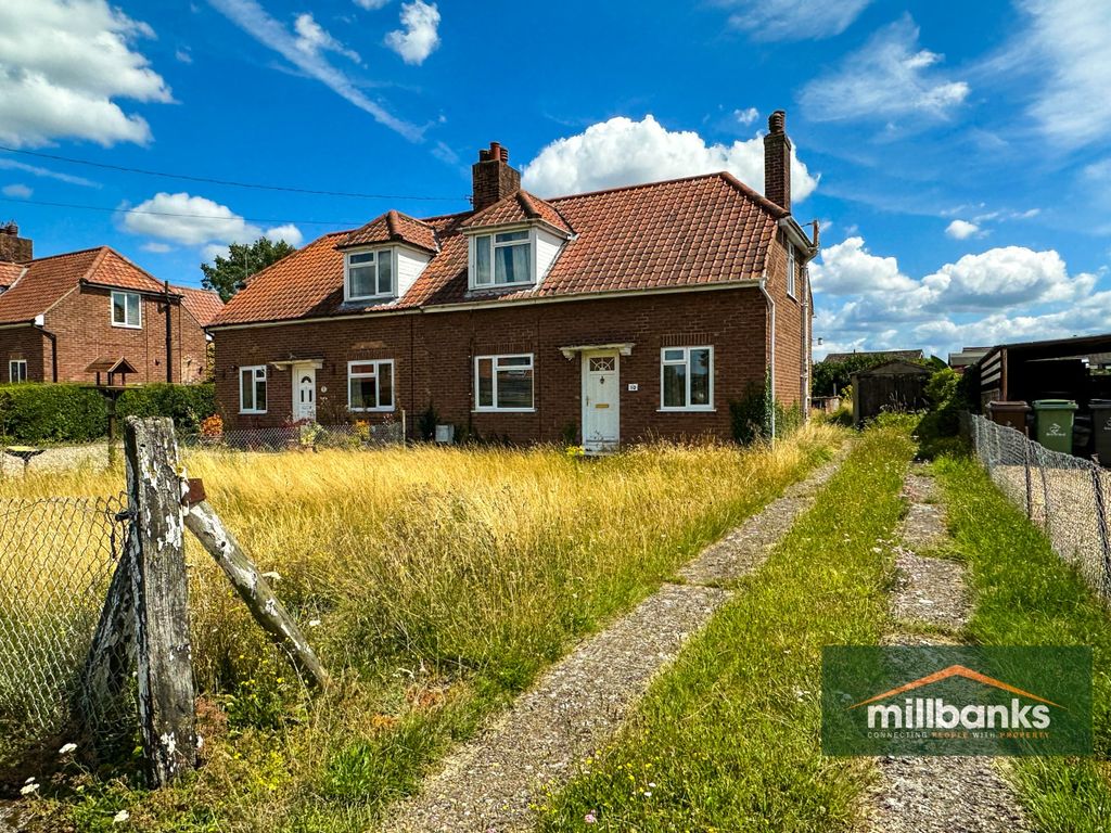 2 bed semidetached house for sale in Jubilee Avenue, East Harling