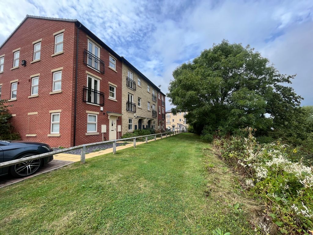 2 bed town house for sale in Holts Crest Way, Leeds LS12 Zoopla