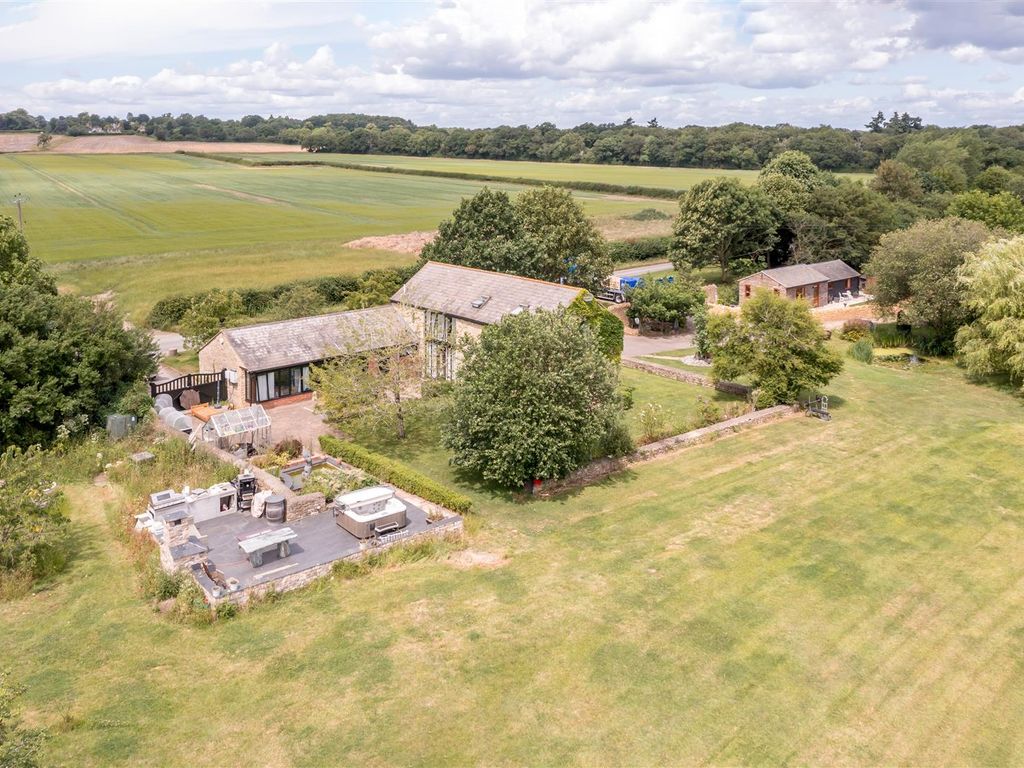4 bed barn conversion for sale in Islip Road, Bletchingdon, Kidlington