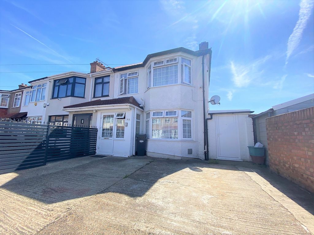 4 bed semidetached house for sale in Manor Avenue, Hounslow TW4, £