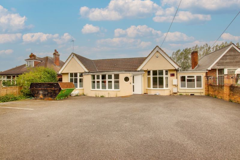 5 bed detached bungalow for sale in Frome Road, Trowbridge BA14, £