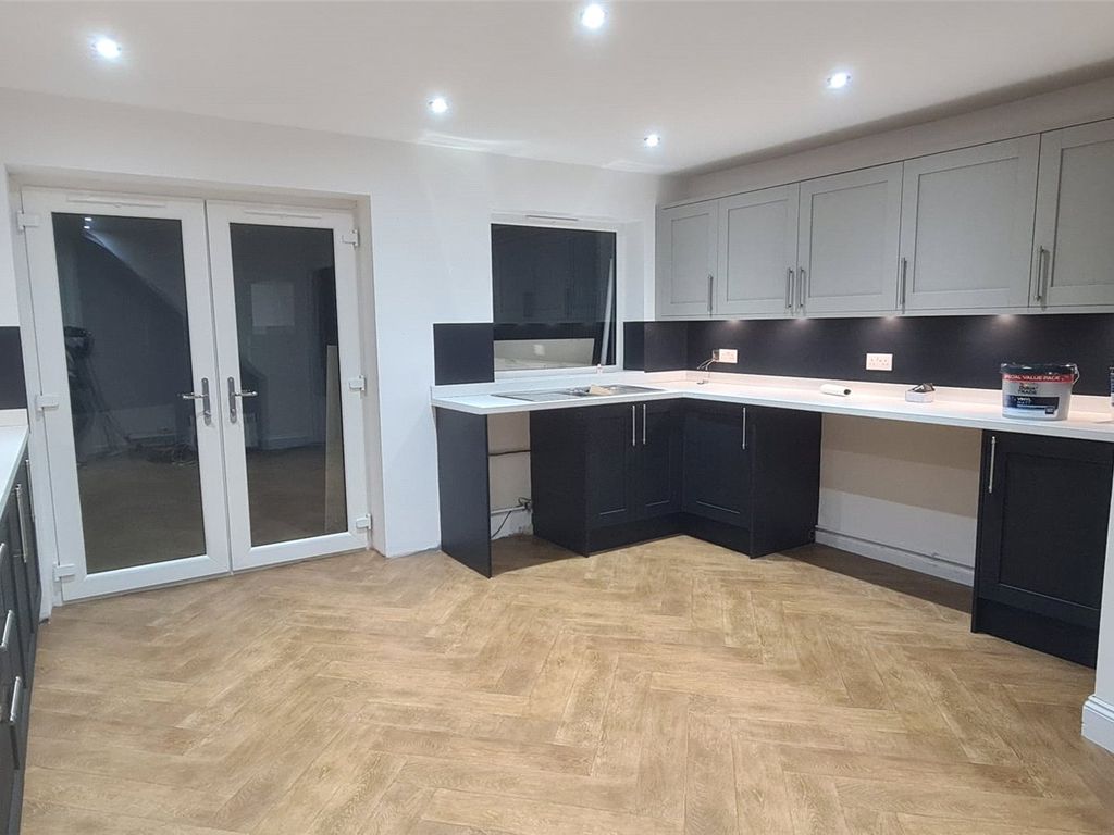 3 bed semidetached house to rent in Heycroft Road, Hockley, Essex SS5