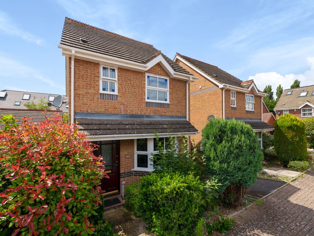 3 bed link detached house for sale in Lavender Close, Bromley BR2, £