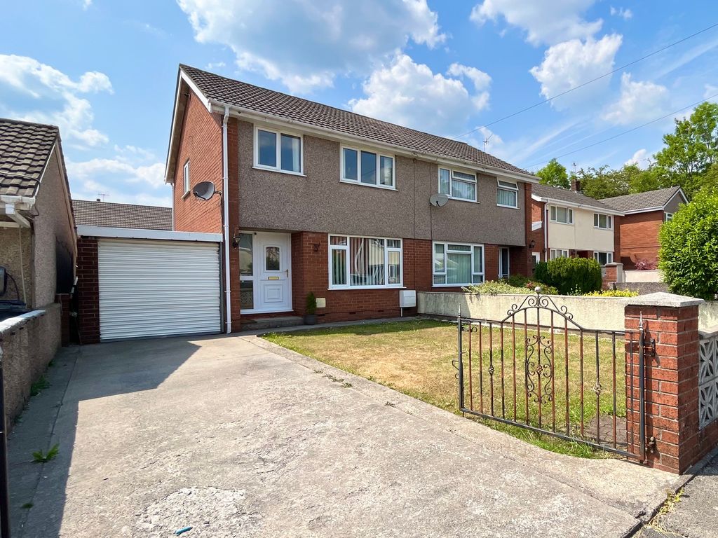 3 bed semidetached house for sale in Cae Felin Parc, Hirwaun, Aberdare
