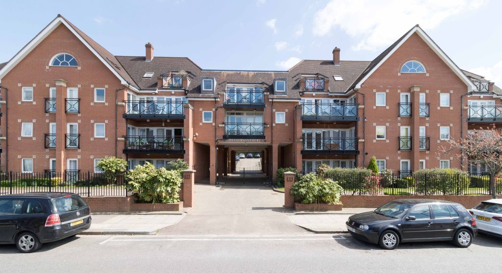 2 bed flat to rent in Holden Road, London N12, £2,000 pcm Zoopla