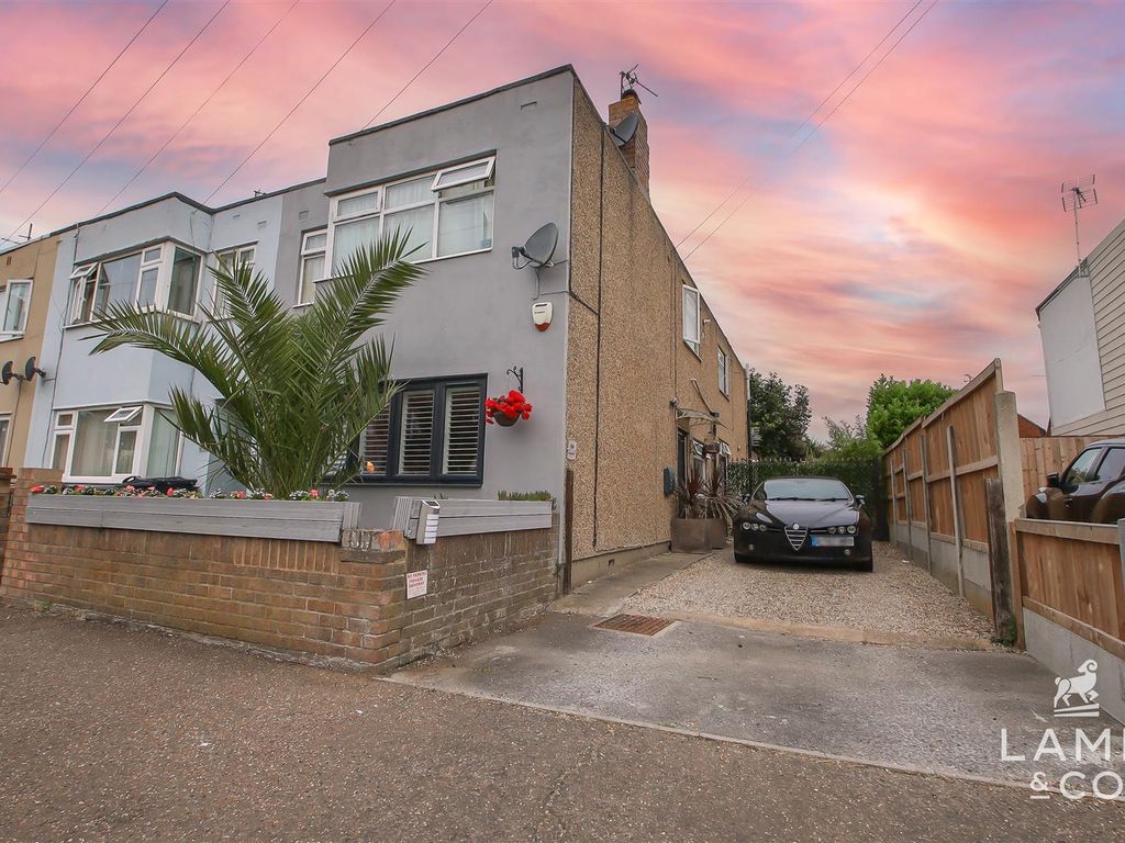 2 bed for sale in Dudley Road, ClactonOnSea CO15, £185,000