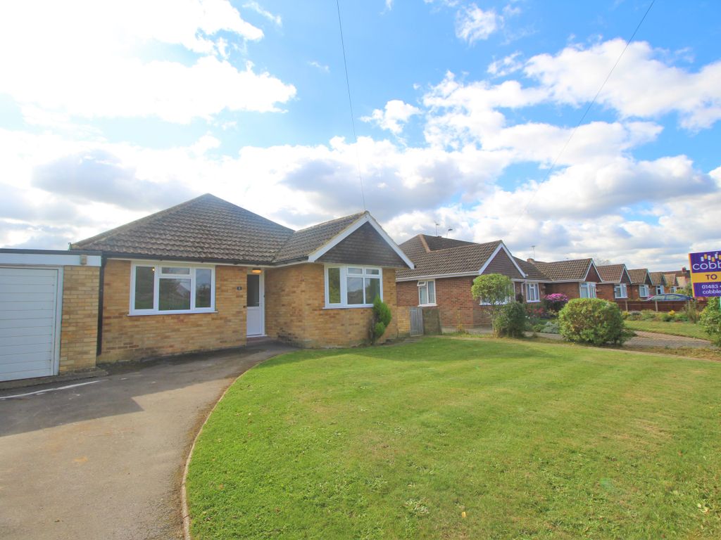 3 bed detached bungalow to rent in Littlefield Way, Fairlands