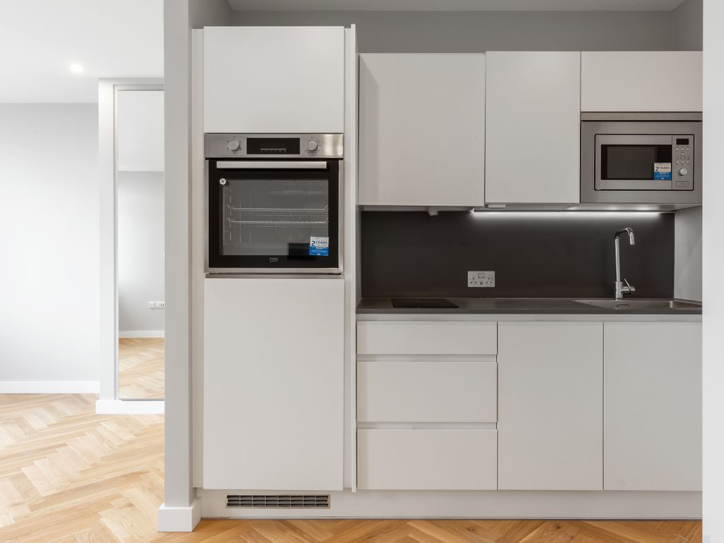 Studio to rent in Clapham Common North Side, London SW4 Zoopla