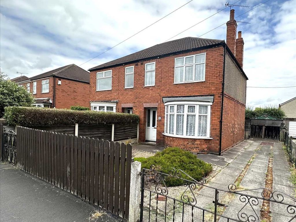 3 bed semidetached house for sale in Warley Road, Scunthorpe DN16, £