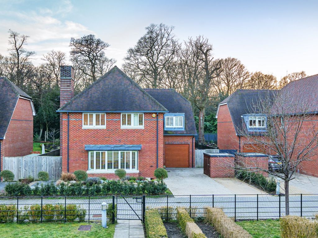 5 bed detached house for sale in West Common Road, Bromley, Kent BR2