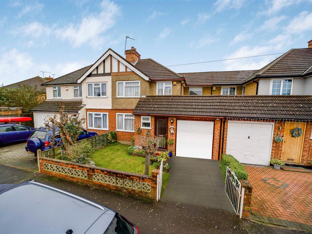 4 bed semidetached house for sale in Glisson Road, Hillingdon