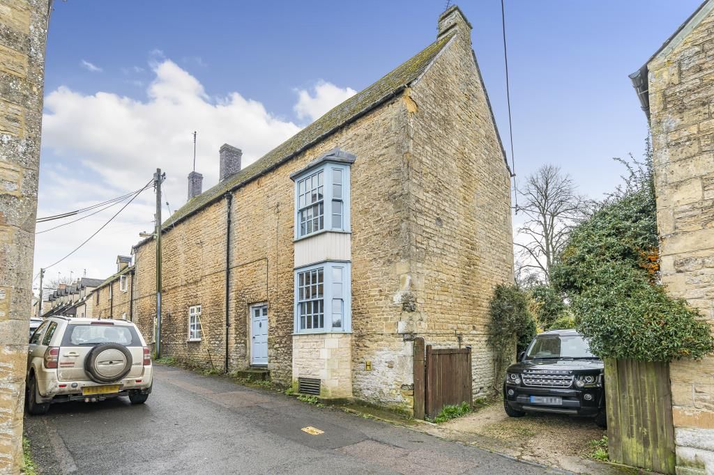 2 bed cottage for sale in Chipping Norton, Oxfordshire OX7, £280,000