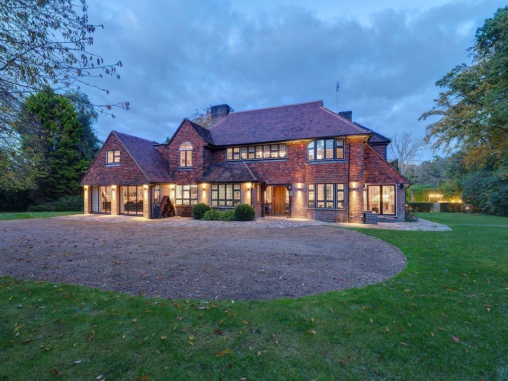 6 bed detached house for sale in Templewood Lane, Farnham Common