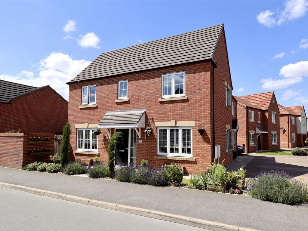 3 bed property for sale in Barley Avenue, Pocklington, York YO42, £