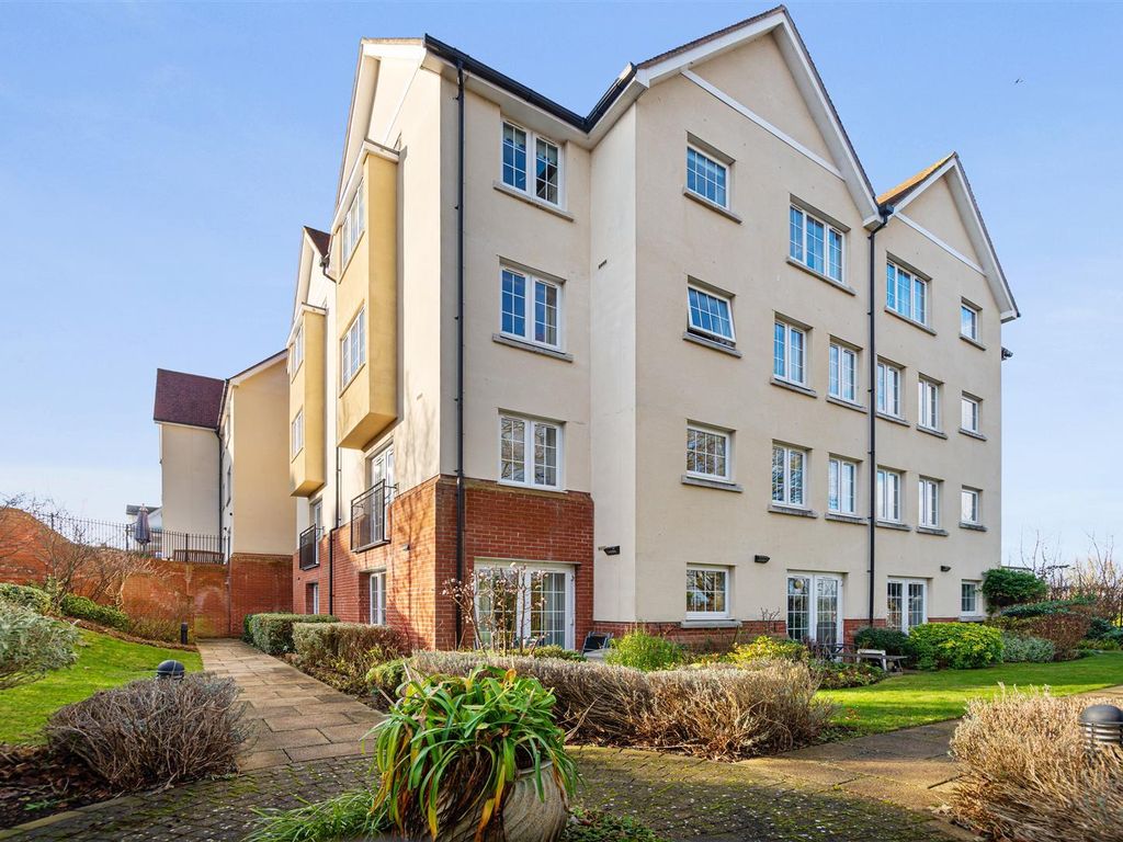 2 bed flat for sale in Gabriel Court, South Road, Saffron Walden, Essex