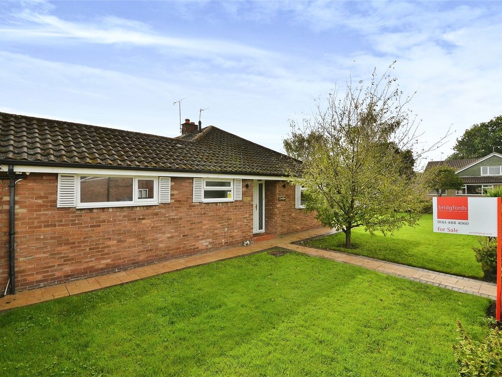 2 bed bungalow for sale in Ashdale Drive, Heald Green, Cheadle, Greater