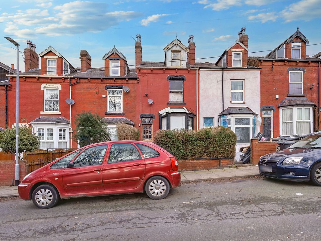 4 bed terraced house for sale in Banstead Terrace East, Leeds LS8, £