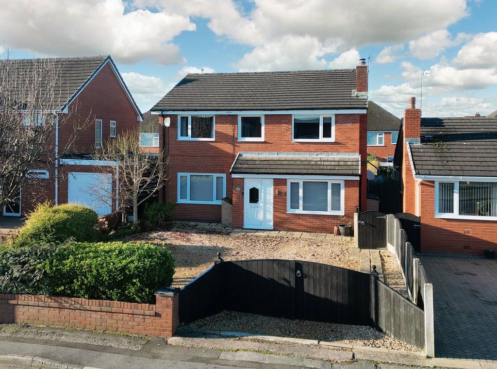 5 bed detached house for sale in Lingley Road, Great Sankey, Warrington