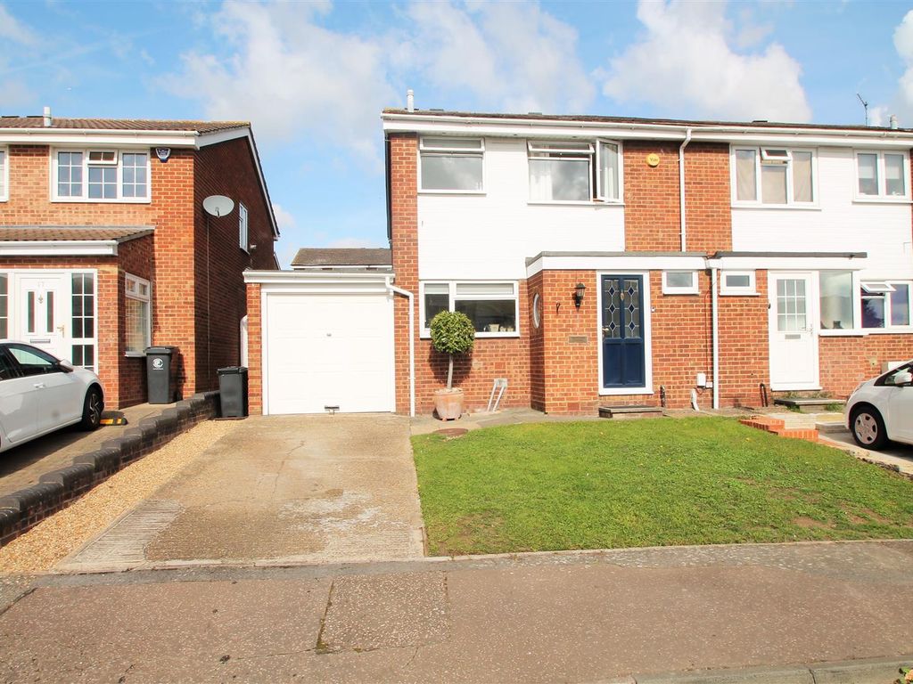 3 bed semidetached house for sale in High Meadows, Chigwell IG7 Zoopla