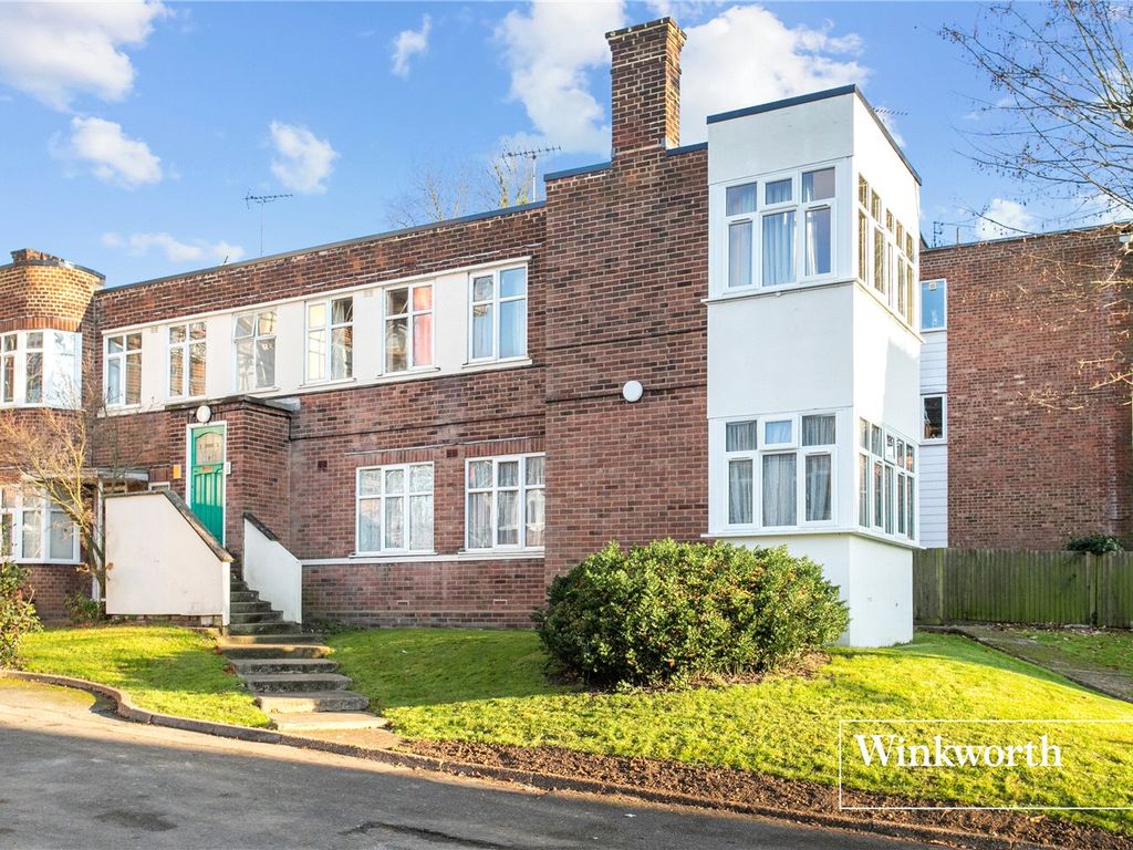 2 bed flat for sale in Moss Hall Grove, North Finchley, London N12, £