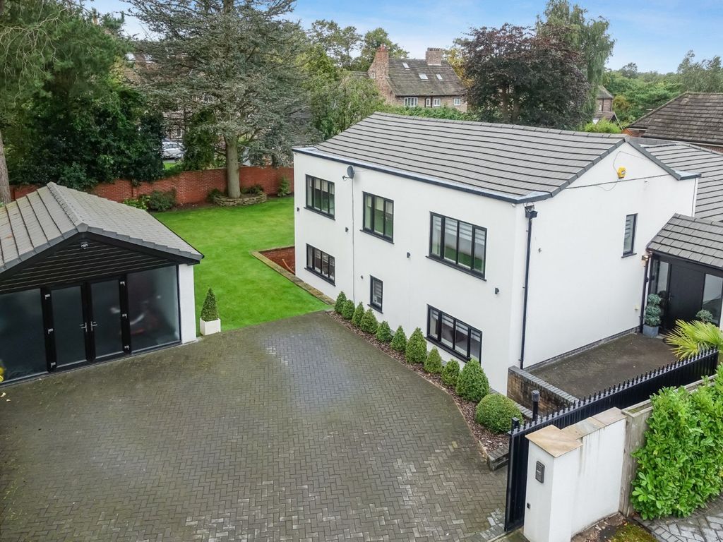 5 bed detached house for sale in Lyndhurst Drive, Hale, Altrincham WA15