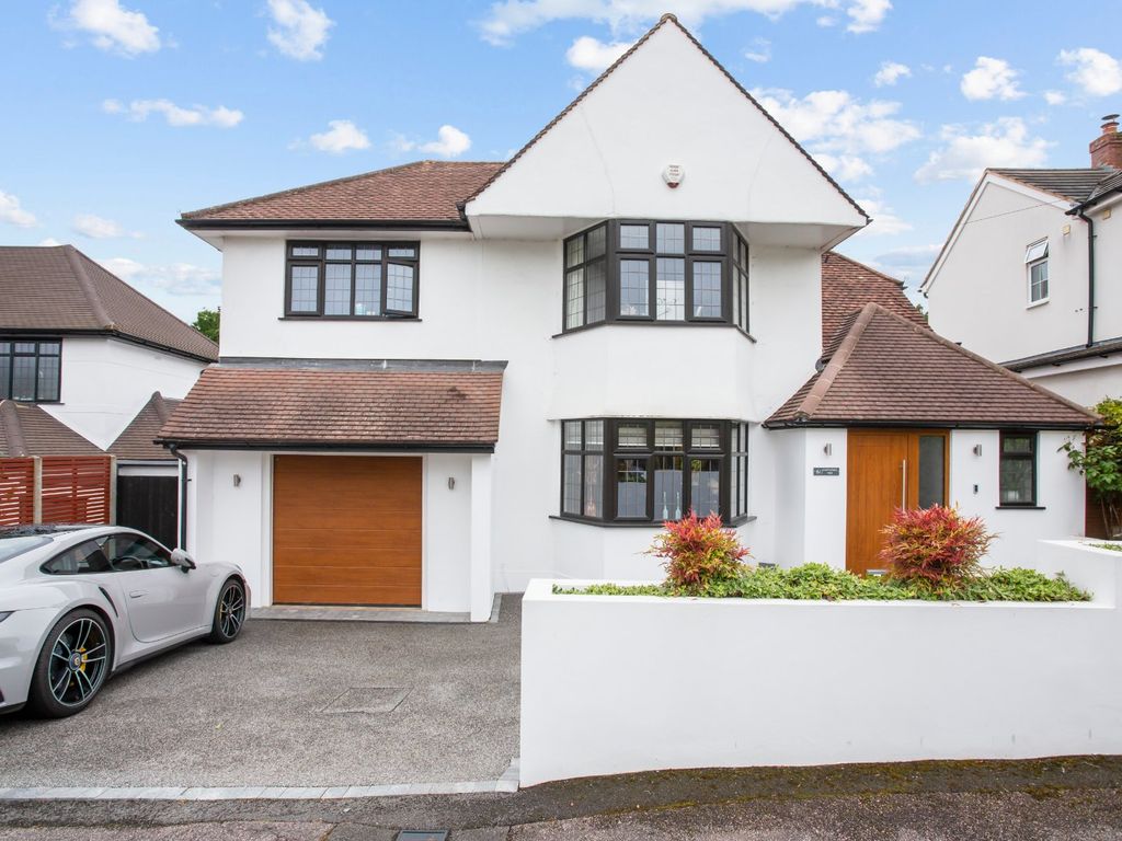 4 bed detached house for sale in Shepherds Way, Rickmansworth