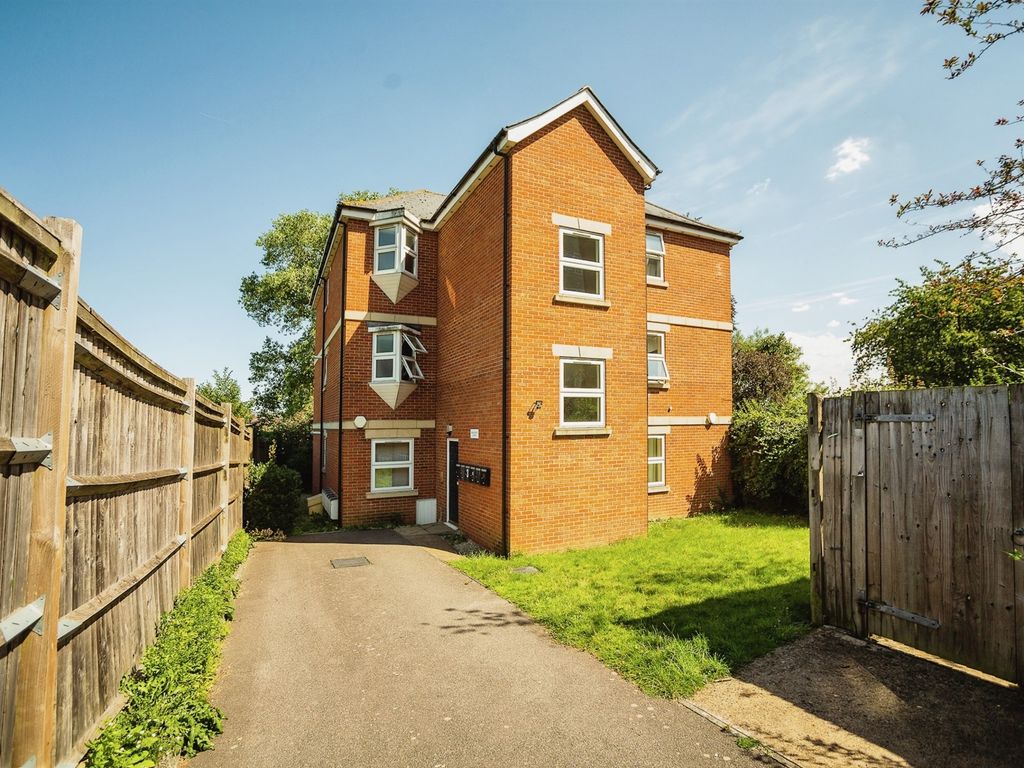 1 bed flat for sale in London Road, Allington, Maidstone ME16, £170,000