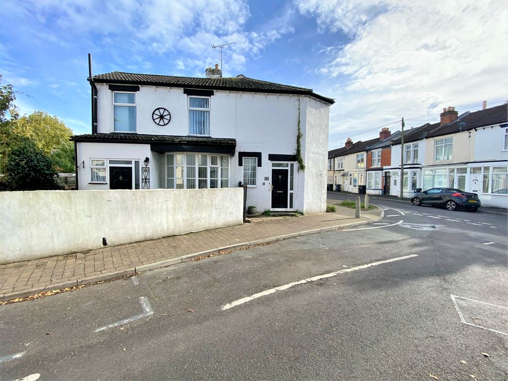 2 bed end terrace house for sale in St Anns Crescent, Gosport